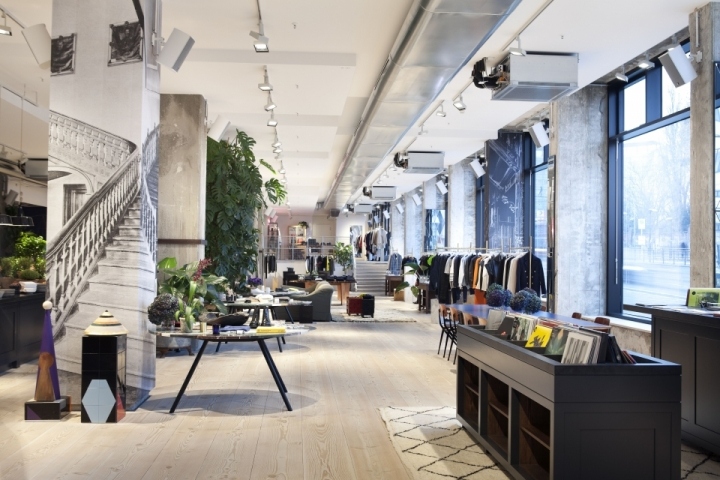 Красивый интерьер концептуального вещевого магазина The Store в Берлине