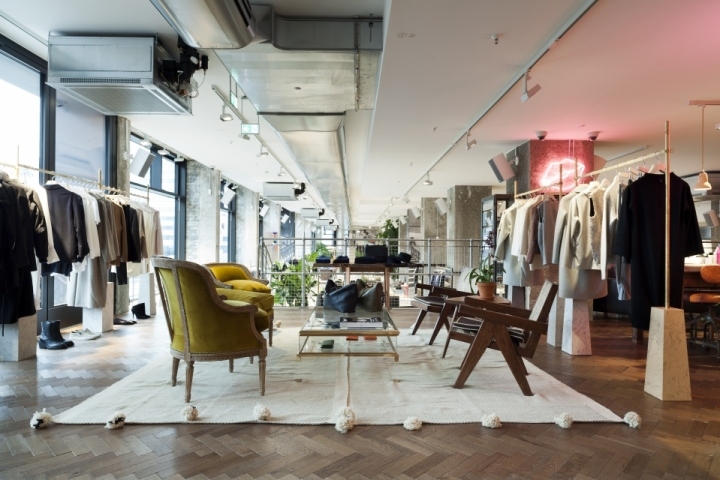 Красивый дизайн интерьера вещевого магазина The Store в Берлине