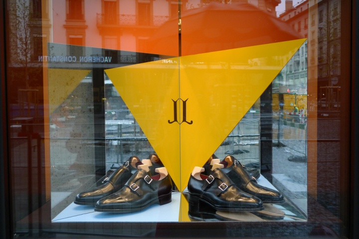 Уникальная витрина магазина классической обуви John Lobb