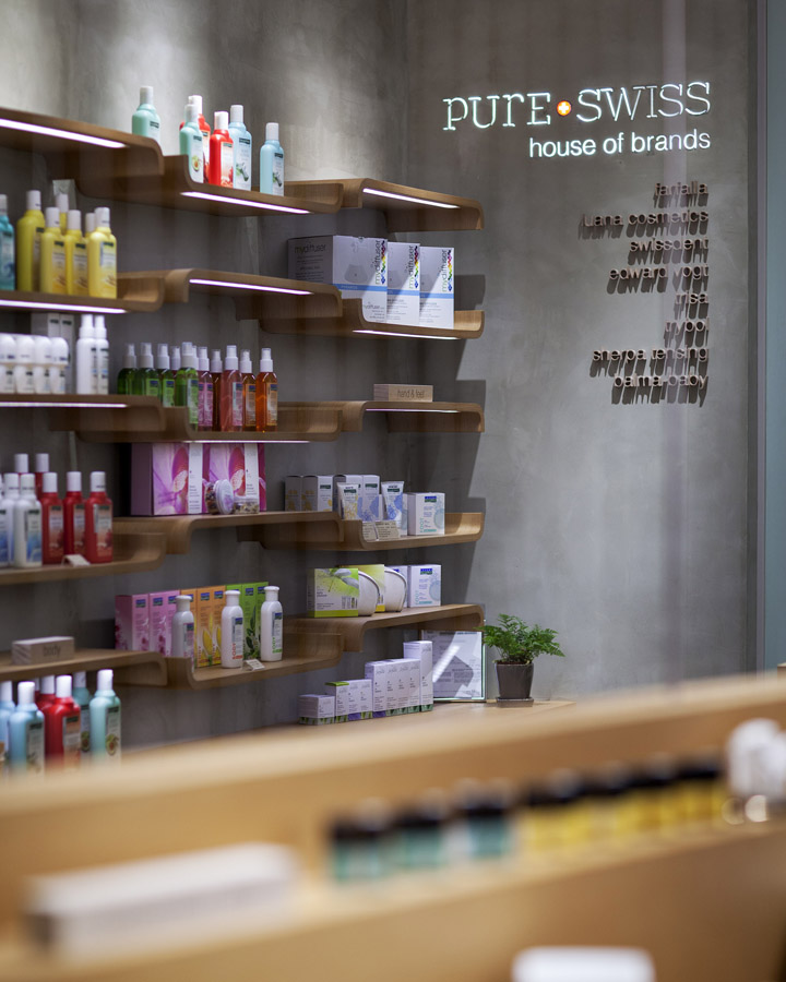 Магазин косметики Pure Swiss в Гонконге