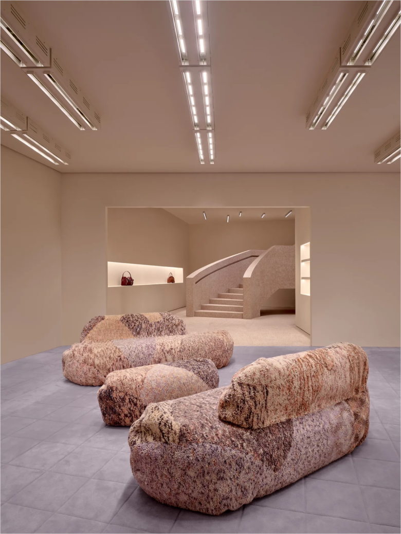 тигровые диванчики Acne Studios flagship store