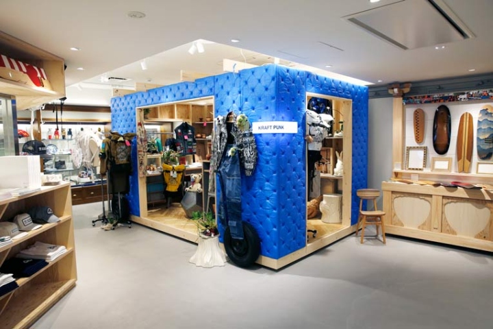 Товары DIY в торговом центре Beams Japan