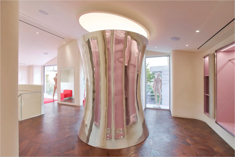 торговый зал Marine Serre