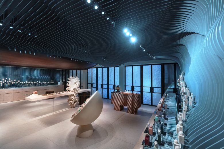 торговый зал Amouage Zhang Yuan вид сбоку