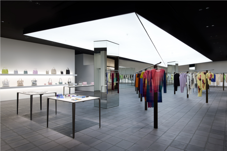 торговый зал ISSEY MIYAKE store