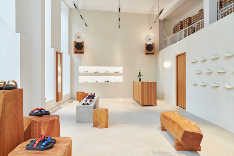 торговый зал VEJA store