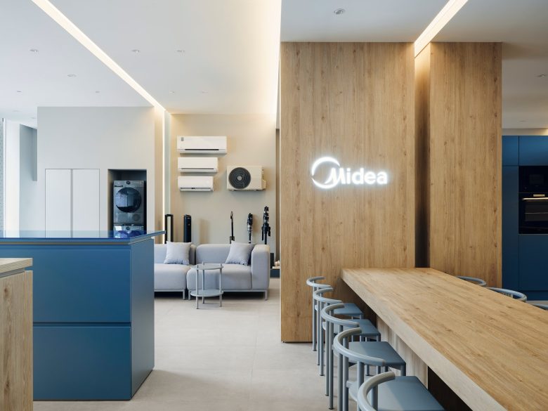 торговый зал с брендом Midea Showroom