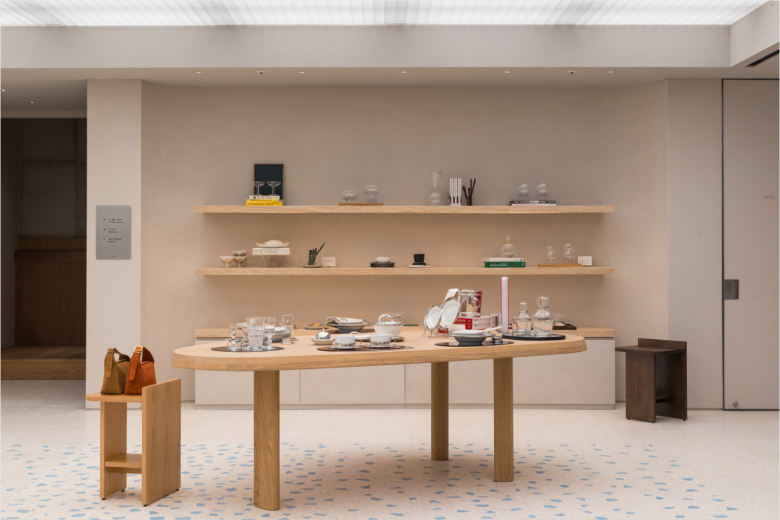 торговый зал с посудой Lavish Store