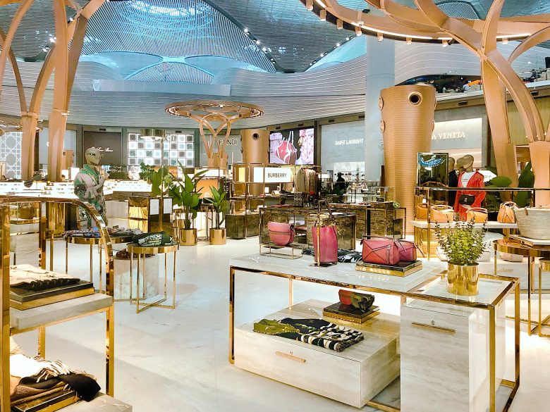 торговый зал с сумками LUXURY SQUARE NEW INTERNATIONAL AIRPORT ISTANBUL