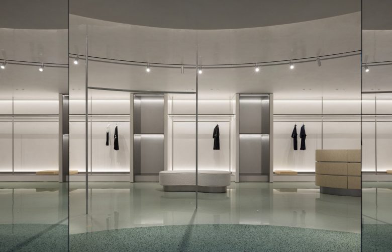 торговый зал с зеркалами Mark&Lona Beijing Flagship