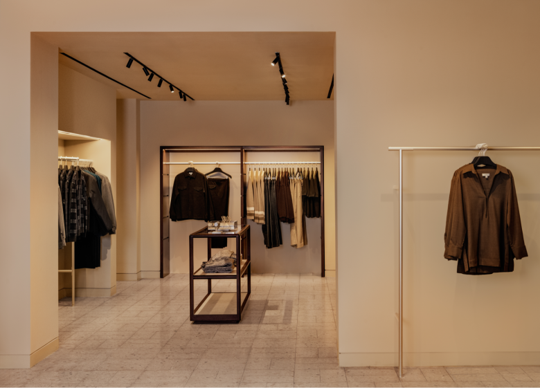 торговый зал второй COS Store 2.0