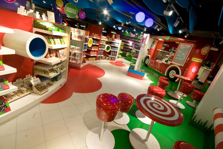 Бесподобный магазин игрушек Retail Hamleys flagship от Chute Gerdeman в Лондоне