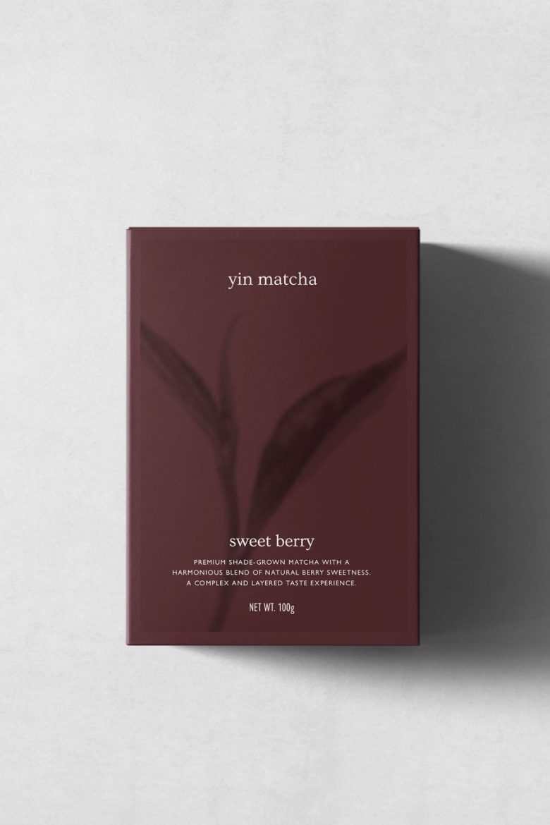 упаковка Yin Matcha бордового цвета