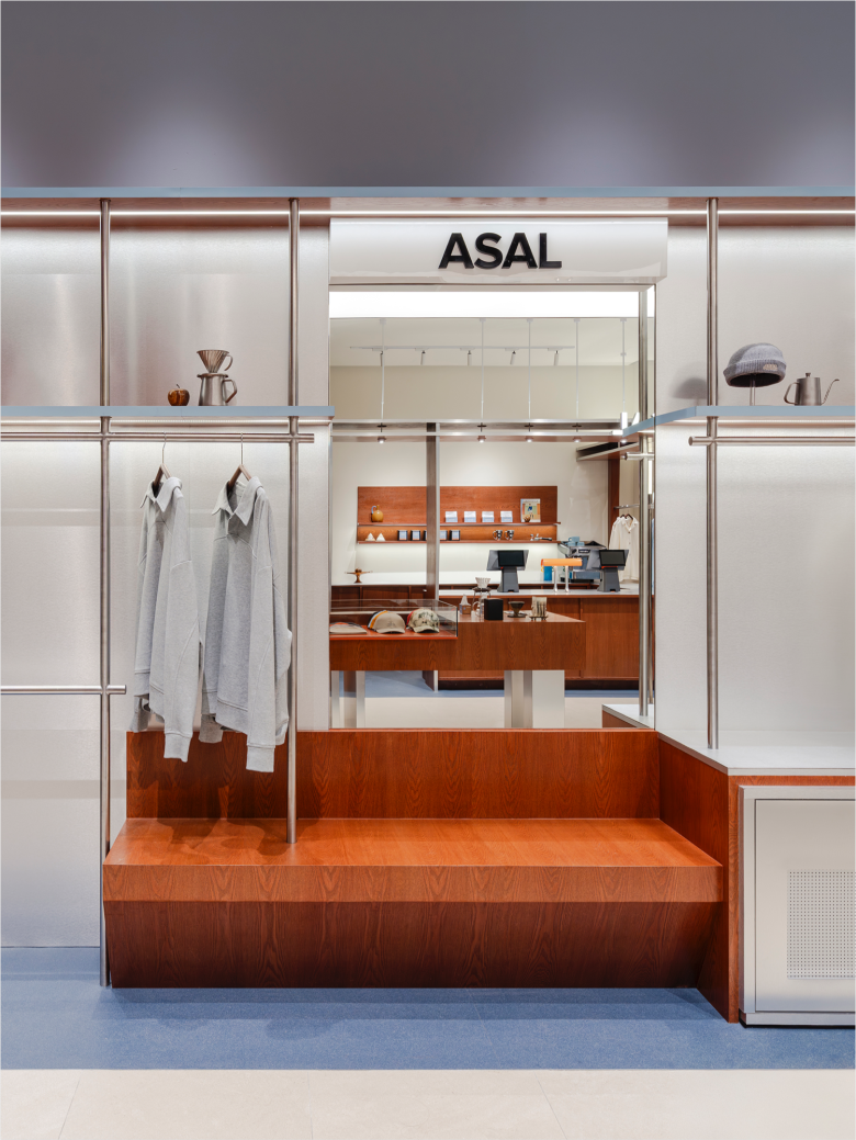 вешала с одеждой ASAL store