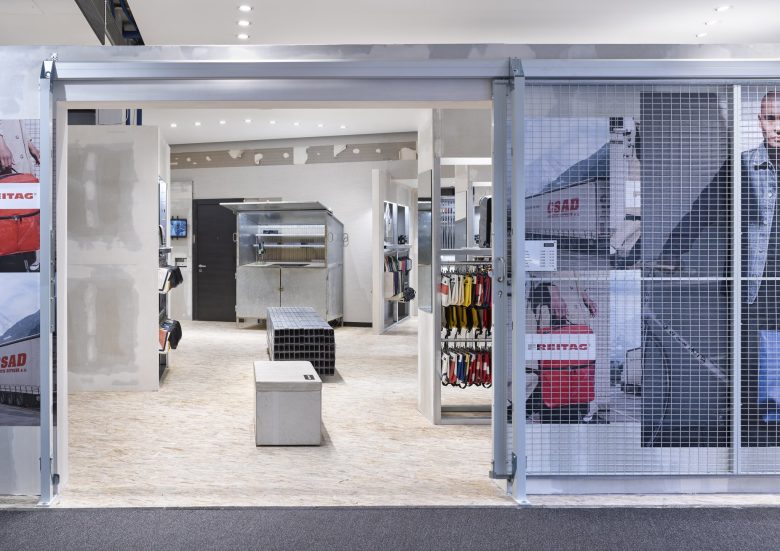 вход в магазин FREITAG POP-UP STORE LUCERNE