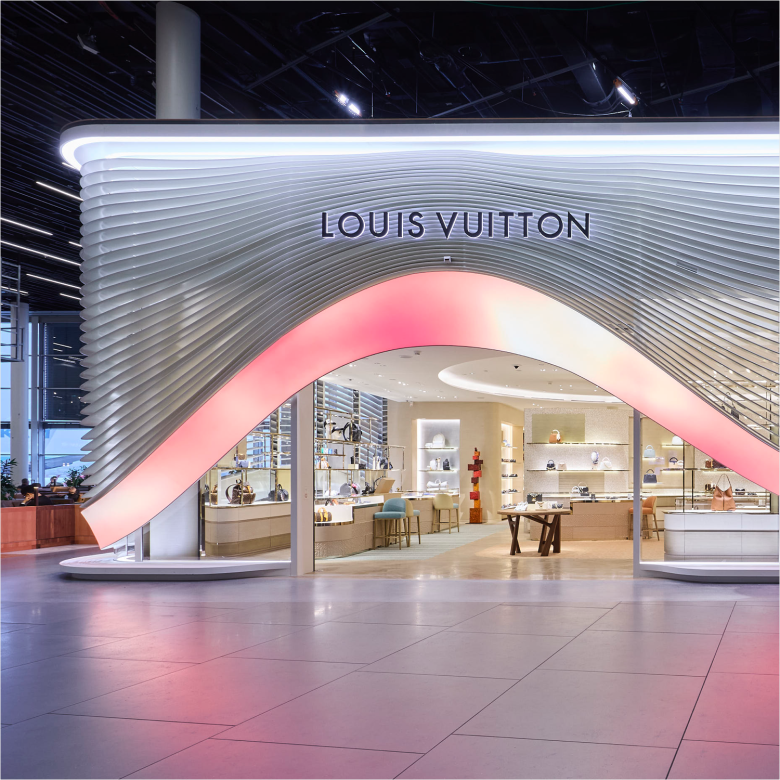 вход в павильон Louis Vuitton store