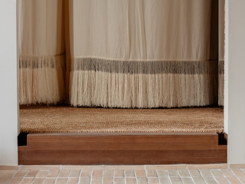 вход в примерочную Lemaire boutique