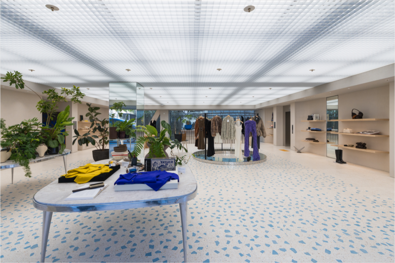 вход в торговый зал магазина Time Seoul в Сеуле