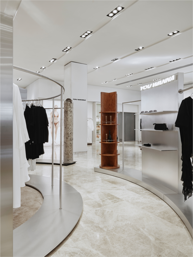 вход в торговый зал YOU WANNA