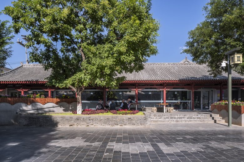 вид издалека courtyard house by Tumushi Architects