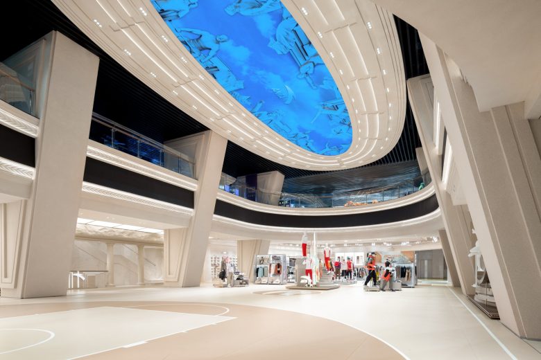 вид издалека на торговый зал ANTA Basketball Arena