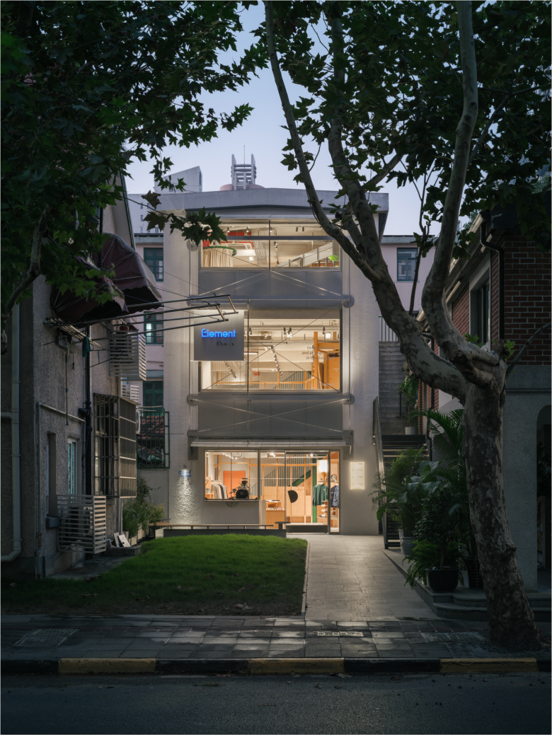 вид магазина Element store с улицы