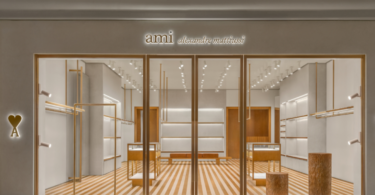 вид магазина снаружи Ami Store