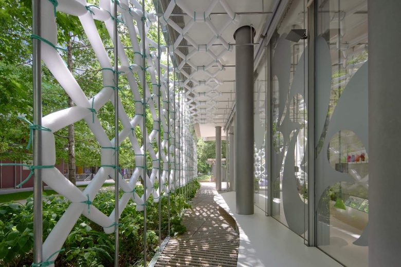 вид на магазин STARAY с улицы