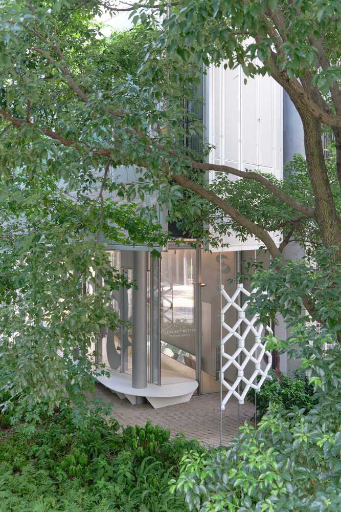 вид на магазин STARAY со стороны