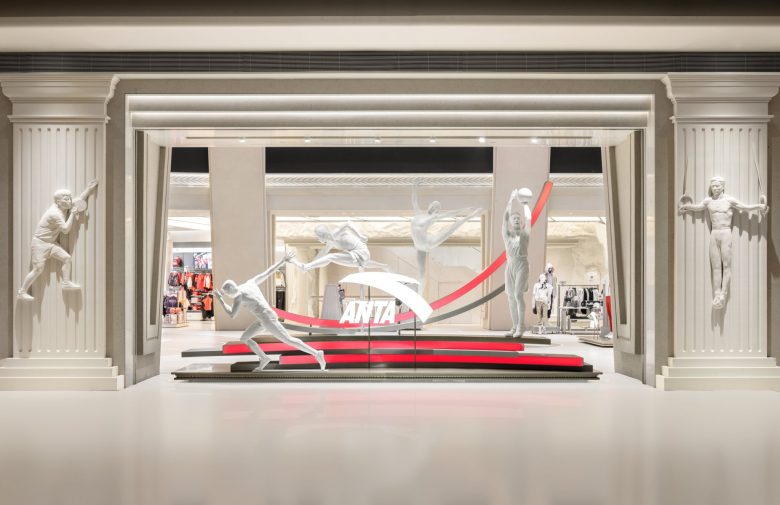 вид на витрину с холла ANTA Basketball Arena