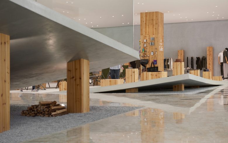 вид подиума витрины Snow Peak