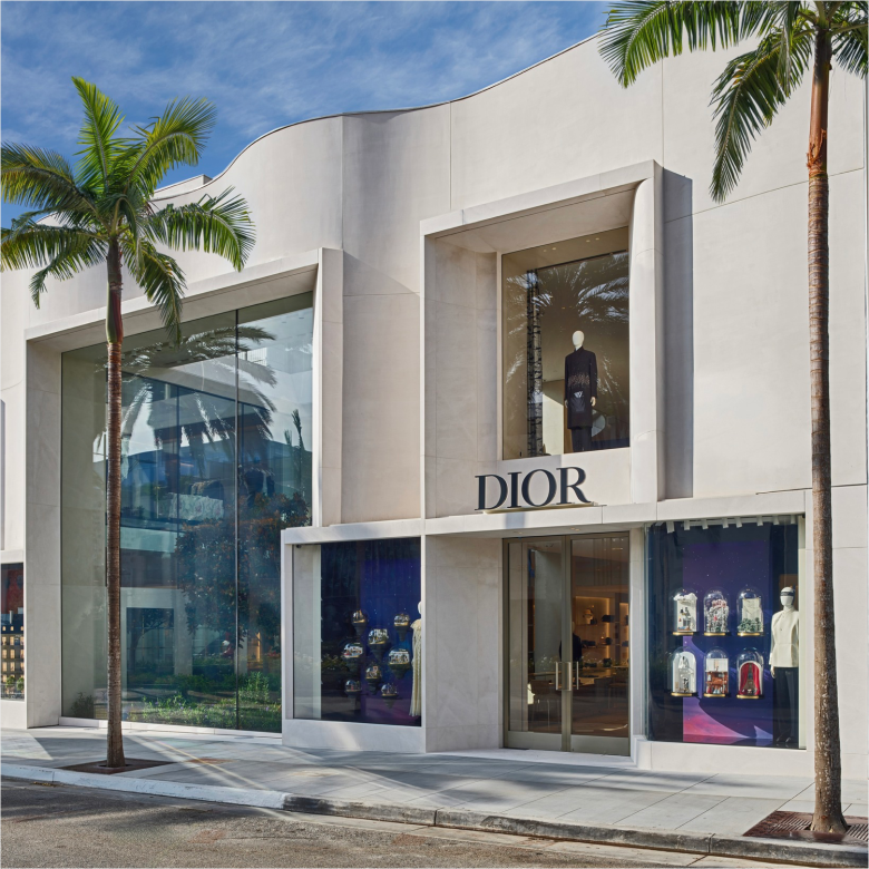 вид с улицы Dior