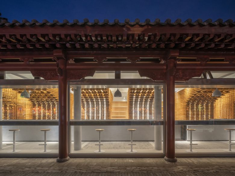 вид с улицы courtyard house by Tumushi Architects