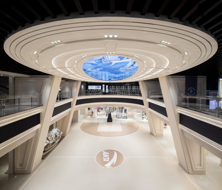 вид сверху на торговый зал