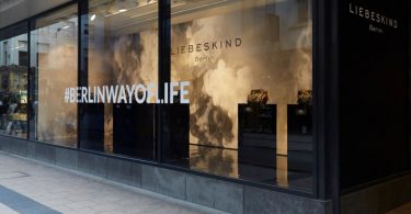 Витрина магазина сумок Liebeskind в Брюсселе – эталон дизайнерской лаконичности