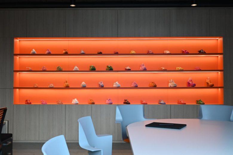 витрина с обувью Grendene Global Headquarters