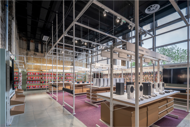 витрины с игровыми приставками Super Zhuanzhuan store