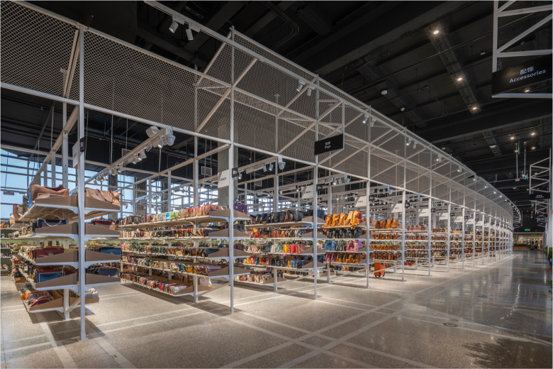 витрины с обувью Super Zhuanzhuan store