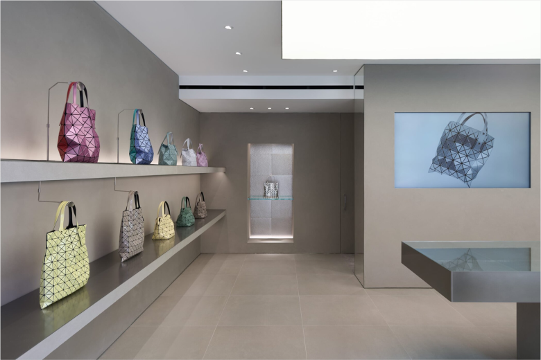 витрины с сумками BAO BAO ISSEY MIYAKE store
