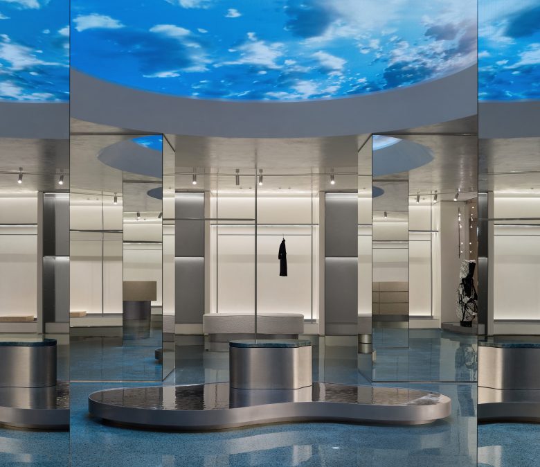 витрины с зеркалами Mark&Lona Beijing Flagship