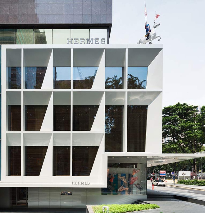 Потрясающий внутренний дизайн магазина Hermes в Сингапуре: магазин снаружи