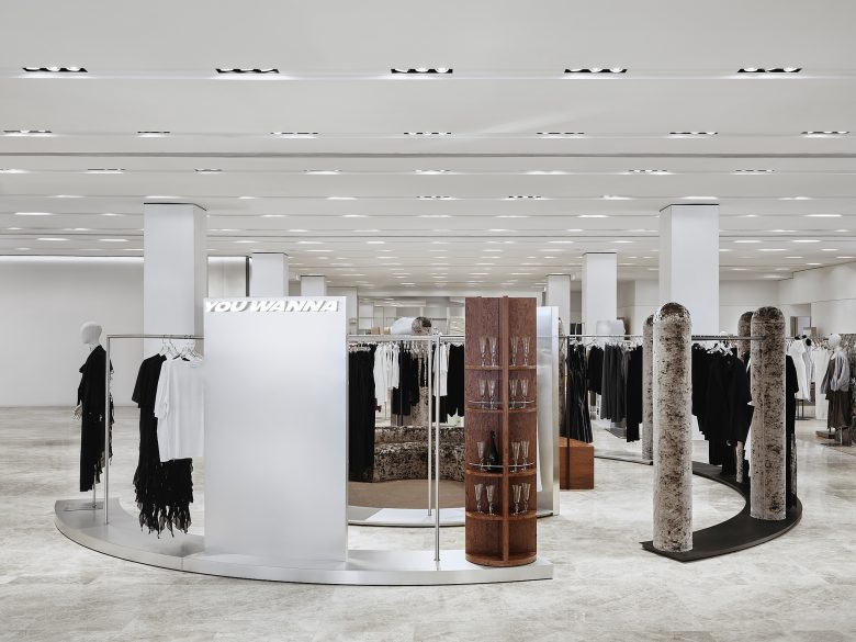 выставочный зал круглый Corner “You wanna” in TC “Tsvetnoy”