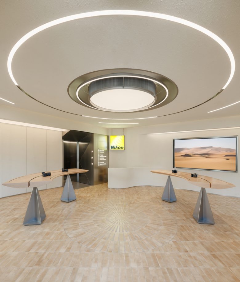 выставочный зал Nikon Shanghai Flagship Store 2.0