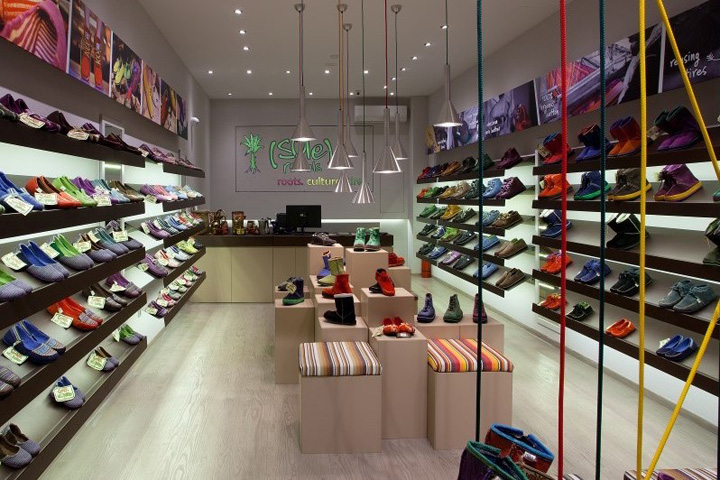 Обувные бутики: уникальный магазин SoleRebels в Афинах