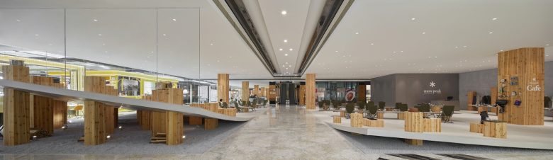 зал магазина Snow Peak