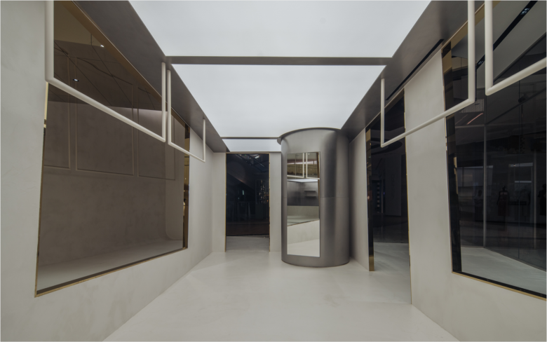 зал с круглой кабиной и зеркалом Club 21 store