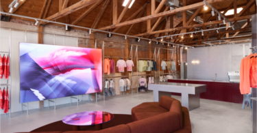 зал с мягким диван для ожидания MAAP Lab