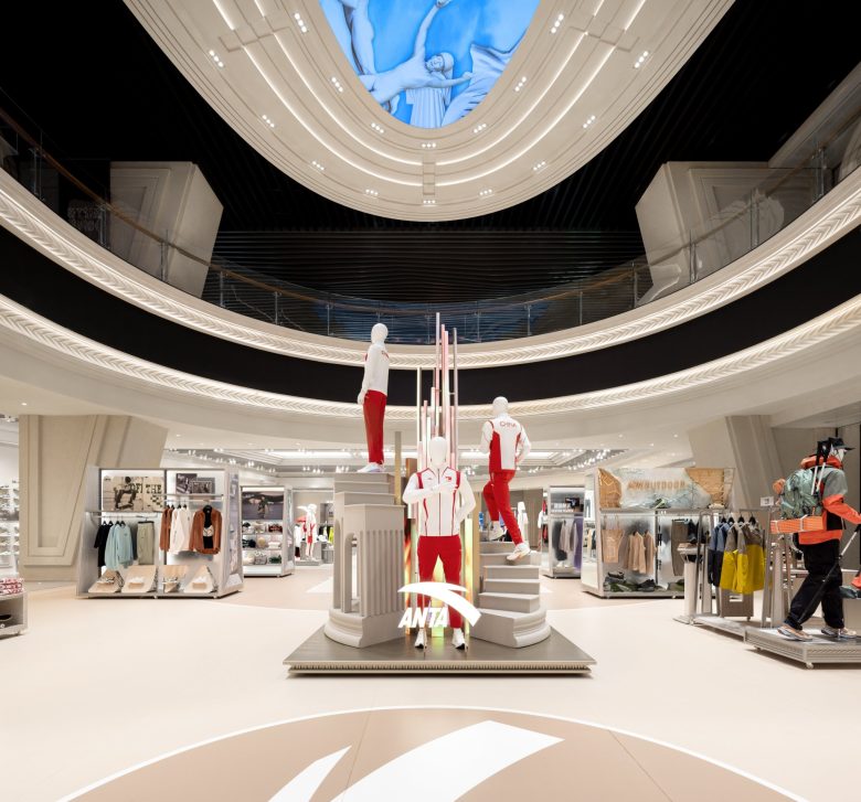 зал со спортивной одеждой ANTA Basketball Arena