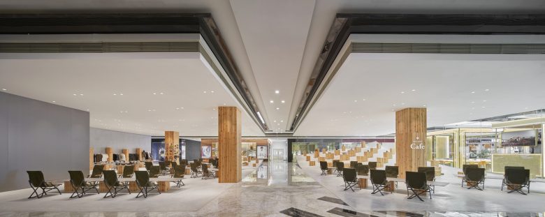 зал со стульями Snow Peak