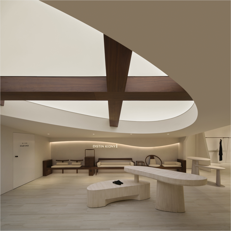 зал в светлых тонах Distin Kidny